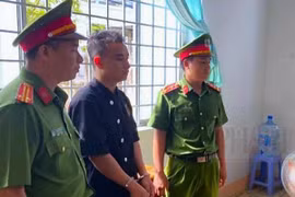 Hàn Phi Hổ bị khởi tố, bắt tạm giam để điều tra, ngày 23/5. (Ảnh: Công an Bình Thuận)