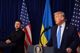 Tổng thống Mỹ Donald Trump và Tổng thống Ukraine Volodymyr Zelensky tại cuộc họp báo sau cuộc hội đàm tại dinh thự Mar-a-Lago của ông Trump ở Palm Beach, Florida, ngày 28/12/2025. (Ảnh: Getty Images)