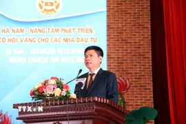 Bí thư Tỉnh ủy, Chủ tịch UBND tỉnh Hà Nam Trương Quốc Huy phát biểu bế mạc hội nghị. (Ảnh: Thanh Tuấn/TTXVN)