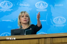 Người phát ngôn Bộ Ngoại giao Nga Maria Zakharova phát biểu tại cuộc họp báo ở Moskva. (Ảnh: THX/TTXVN)