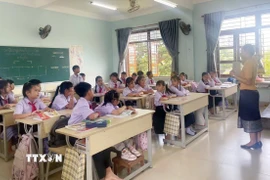 Giờ học tiếng Việt tại trường Hữu nghị Lào-Việt tỉnh Champasak. (Ảnh: TTXVN phát)
