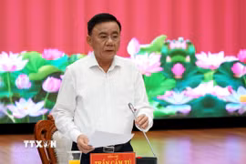 Ông Trần Cẩm Tú, Ủy viên Bộ Chính trị, Thường trực Ban Bí thư phát biểu tại buổi làm việc. (Ảnh: Quốc Dũng/TTXVN)