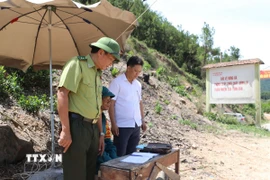 Huyện Diễn Châu đã thiết lập 6 chốt canh cửa rừng được duy trì lực lượng dân quân tự vệ, công an xã, kiểm lâm địa bàn trực 24/24h để kiểm soát người ra, vào rừng. (Ảnh: Xuân Tiến/TTXVN)