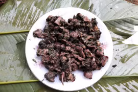 Món vịt bầu lam ống nứa hấp dẫn. (Ảnh: Báo Dân tộc và Phát triển)