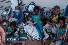 Người dân Ethiopia sơ tán từ vùng chiến sự Tigray tới lánh nạn tại một trại tị nạn ở bang Gedaref, Sudan, ngày 5/12/2020. (Ảnh: AFP/TXTVN)