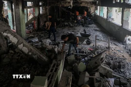 Cảnh đổ nát sau vụ không kích của Israel tại trường Fahmi Al-Jarjawi ở Gaza ngày 26/5/2025. (Ảnh: THX/TTXVN)