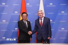 Phó Chủ tịch Quốc hội Lê Minh Hoan (bên trái) và Phó Chủ tịch thứ nhất Duma Quốc gia Quốc hội Nga Ivan Melnikov. (Ảnh: Quang Vinh/TTXVN)