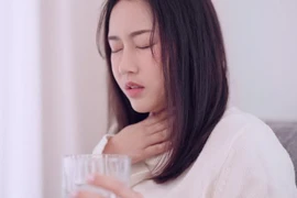 Ho có đờm là triệu chứng khiến nhiều người khó chịu và bất tiện. (Ảnh: iStock)