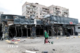 Tòa nhà bị hư hại do xung đột tại Mariupol, Ukraine, ngày 28/4/2022. (Ảnh: THX/ TTXVN)