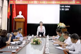 Giám đốc Sở Văn hóa, Thể thao và Du lịch Trần Thị Hoàng Mai chia sẻ về tour đêm “Dấu thiêng Hàng Kênh”. (Ảnh: Hoàng Ngọc/TTXVN)