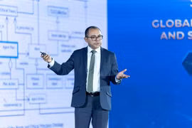 Giáo sư Edson Prestes chia sẻ về xây dựng các hệ thống AI có đạo đức và trách nhiệm tại tọa đàm “AI vì nhân loại: Đạo đức và an toàn AI trong kỷ nguyên mới,” trong khuôn khổ Tuần lễ Khoa học Công nghệ VinFuture 2025.