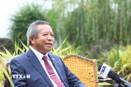 Giáo sư-Tiến sỹ Boviengkham Vongdala, Chủ tịch Hội Hữu nghị Lào - Việt Nam, nguyên Ủy viên Trung ương Đảng, nguyên Bộ trưởng Bộ Công nghệ và truyền thông Lào, trả lời phỏng vấn của TTXVN. (Ảnh: Xuân Tú/TTXVN)