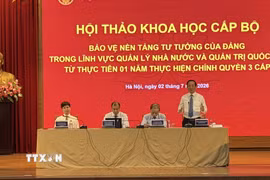 Đại biểu chủ trì hội thảo. (Ảnh: Đỗ Bình/TTXVN)