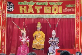 Trích đoạn hát bội “Xử bá đao Từ Hải Thọ” được công diễn tại Lăng Lê Văn Duyệt (phường Gia Định, TP. Hồ Chí Minh). (Ảnh: Thu Hương/TTXVN)