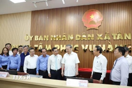 Tổng Bí thư Tô Lâm thăm Trung tâm dịch vụ hành chính công tại xã Tân Vĩnh Lộc, Thành phố Hồ Chí Minh. (Ảnh: Thống Nhất/TTXVN)