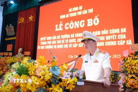 Thiếu tướng Huỳnh Việt Hòa, Giám đốc Công an thành phố Cần Thơ phát biểu tại Lễ công bố. (Ảnh: Thanh Liêm/TTXVN)