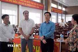 Phó Thủ tướng Chính phủ Mai Văn Chính cùng Đoàn công tác đến kiểm tra tại thành phố Rạch Giá (Kiên Giang). (Ảnh: Lê Huy Hải/TTXVN)