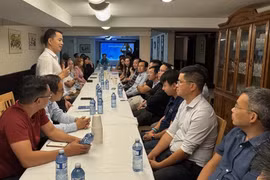 Đại diện Văn phòng KHCN phát biểu tại cuộc gặp giữa Văn phòng KHCN tại Canada với Mạng lưới Chuyên gia và Nhà khoa học Việt Nam tại Canada. (Nguồn: Báo Tin tức/TTXVN)