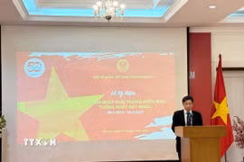 Đại sứ Đặc mệnh toàn quyền Việt Nam tại Indonesia Tạ Văn Thông phát biểu tại buổi lễ. (Ảnh: Văn Phong/TTXVN)