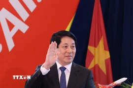 Chủ tịch nước Lương Cường tại buổi lễ ký kết bàn giao máy bay Boeing 737-8 MAX đầu tiên giữa Tập đoàn Boeing và Hãng hàng không Vietjet Air. (Ảnh: Lâm Khánh/TTXVN)