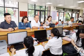 Người dân đến thực hiện thủ tục hành chính tại Trung tâm Phục vụ hành chính công phường Phan Đình Phùng. (Ảnh: Cổng thông tin điện tử tỉnh Thái Nguyên)