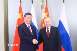 Chủ tịch Trung Quốc Tập Cận Bình (trái) và Tổng thống Nga Vladimir Putin tại cuộc gặp ở Astana, Kazakhstan ngày 3/7/2024. (Ảnh: THX/TTXVN)
