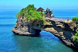 Đền Tanah Lot là một trong những điểm đến nổi tiếng nhất của đảo Bali. (Ảnh: Jakarta Post)