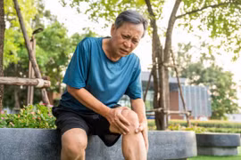 Bước sang tuổi trung niên, cơ thể cần nhiều dưỡng chất thiết yếu để duy trì năng lượng, bảo vệ xương khớp và phòng ngừa bệnh tật. (Ảnh: iStock)