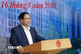 Thủ tướng Phạm Minh Chính chủ trì Hội nghị sơ kết việc thực hiện chỉ tiêu phát triển nhà ở xã hội 7 tháng đầu năm 2025. (Ảnh: Dương Giang/TTXVN)