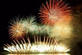 Đội pháo hoa Tamaya Kitahara Fireworks (Nhật Bản) mở màn đêm thi thứ 3 của Lễ hội Pháo hoa Quốc tế Đà Nẵng - DIFF 2026. (Ảnh: Quốc Dũng/TTXVN)