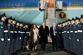 Tổng thống Donald Trump và Đệ nhất phu nhân Hoa Kỳ Melania Trump tới Anh tối 16/9/ (Ảnh: Getty)