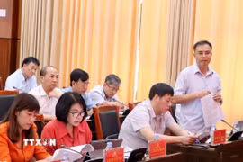 Chủ tịch UBND thành phố Điện Biên Phủ Nguyễn Quang Hưng phát biểu tại Hội nghị. (Ảnh: Trung Kiên/TTXVN)