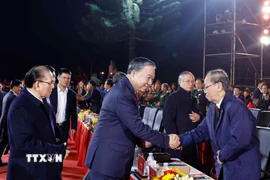 Tổng Bí thư Tô Lâm, các đồng chí lãnh đạo, nguyên lãnh đạo Đảng, Nhà nước dự Chương trình kỷ niệm 85 năm Ngày Bác Hồ về nước Trực tiếp Lãnh đạo Cách mạng Việt Nam (28/1/1941-28/1/2026) “Hai tay xây dựng một sơn hà” tại Cao Bằng. (Ảnh: Thống Nhất/TTXVN)