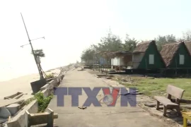 Quảng Trị: Kè biển Nhật Lệ chưa nghiệm thu đã bị sóng đánh hư hỏng