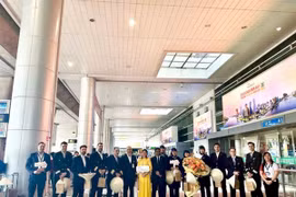 TP Hồ Chí Minh chào đón đoàn khách trên chuyến bay charter đầu tiên từ Iran. (Ảnh: VGP)
