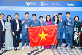 Tất cả 6 học sinh Hà Nội đều giành huy chương tại Olympic Khoa học trẻ quốc tế. (Ảnh: TTXVN phát)