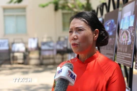 Bà Nguyễn Thị Thanh Hương, Hiệu trưởng Trường song ngữ Lào-Việt Nam Nguyễn Du, trả lời phỏng vấn. (Ảnh: Xuân Tú/TTXVN)