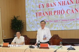 Ông Trương Cảnh Tuyên, Chủ tịch UBND thành phố Cần Thơ phát biểu. (Ảnh: Ngọc Thiện/TTXVN)