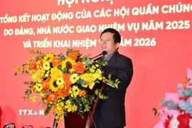 Ông Đỗ Hồng Quân, Chủ tịch Liên hiệp các Hội Văn học nghệ thuật Việt Nam phát biểu tại Hội nghị tổng kết hoạt động của các Hội quần chúng do Đảng, Nhà nước giao nhiệm vụ năm 2025 và triển khai nhiệm vụ năm 2026. (Ảnh: Minh Đức/TTXVN)