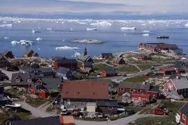 Quang cảnh vịnh Disko ở Ilulissat, thủ phủ thành phố Avannaata thuộc Greenland (Đan Mạch) ngày 15/7/2024. (Ảnh: Getty Images/TTXVN)