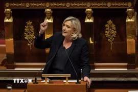 Bà Marine Le Pen phát biểu trước Quốc hội Pháp ở Paris ngày 4/12/2024. (Ảnh: THX/TTXVN)