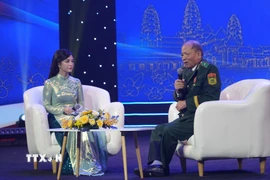 Thiếu tướng Nguyễn Kim Khanh, nguyên Phó Tư lệnh Bộ đội Biên phòng, nguyên Phó Chủ nhiệm Ủy ban Quốc phòng an ninh của Quốc hội chia sẻ kỷ niệm về thời gian trực tiếp tham gia chiến đấu giúp nhân dân Campuchia thoát khỏi thảm họa diệt chủng. (Ảnh: Minh Phú/TTXVN)