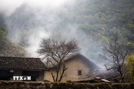 Những ngôi nhà trình tường đẹp như cổ tích của người Mông ở Tuyên Quang. (Ảnh: Khánh Hòa/TTXVN)