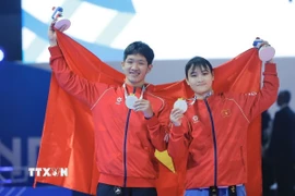 Vận động viên Nguyễn Trọng Phúc và Nguyễn Thị Kim Hà mang về tấm Huy chương Bạc đầu tiên cho đoàn thể thao Việt Nam. (Ảnh: Minh Quyết/TTXVN)