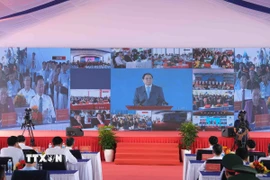 Các đại biểu tại điểm cầu Cần Thơ theo dõi Thủ tướng Chính Phạm Minh Chính phát biểu. (Ảnh: Thanh Liêm/TTXVN)