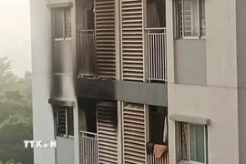Căn hộ ở tầng 5 chung cư Ehome S, phường Long Trường (thành phố Thủ Đức cũ) sau khi được dập lửa. (Ảnh: TTXVN phát)