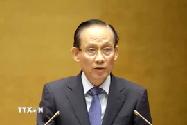 Đồng chí Lê Hoài Trung, Ủy viên Bộ Chính trị, Bộ trưởng Bộ Ngoại giao giới thiệu Chuyên đề: "Phát triển đối ngoại trong kỷ nguyên mới, tương xứng với tầm vóc lịch sử, văn hoá và vị thế đất nước". (Ảnh: Phương Hoa/TTXVN)