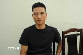 Đối tượng Nguyễn Văn Hùng tại cơ quan Công an. (Ảnh: TTXVN phát)