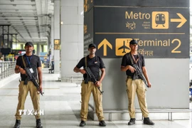 Cảnh sát Ấn Độ tham gia cuộc diễn tập tại sân bay ở New Delhi, Ấn Độ, ngày 7/5/2025. (Ảnh: ANI/TTXVN)