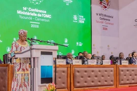 Tổng Giám đốc Tổ chức Thương mại Thế giới (WTO) Ngozi Okonjo-Iweala phát biểu trong lễ khai mạc cuộc họp cấp bộ trưởng lần thứ 14 của WTO tại Yaounde, Cameroon, ngày 26/3. (Nguồn: Reuters)